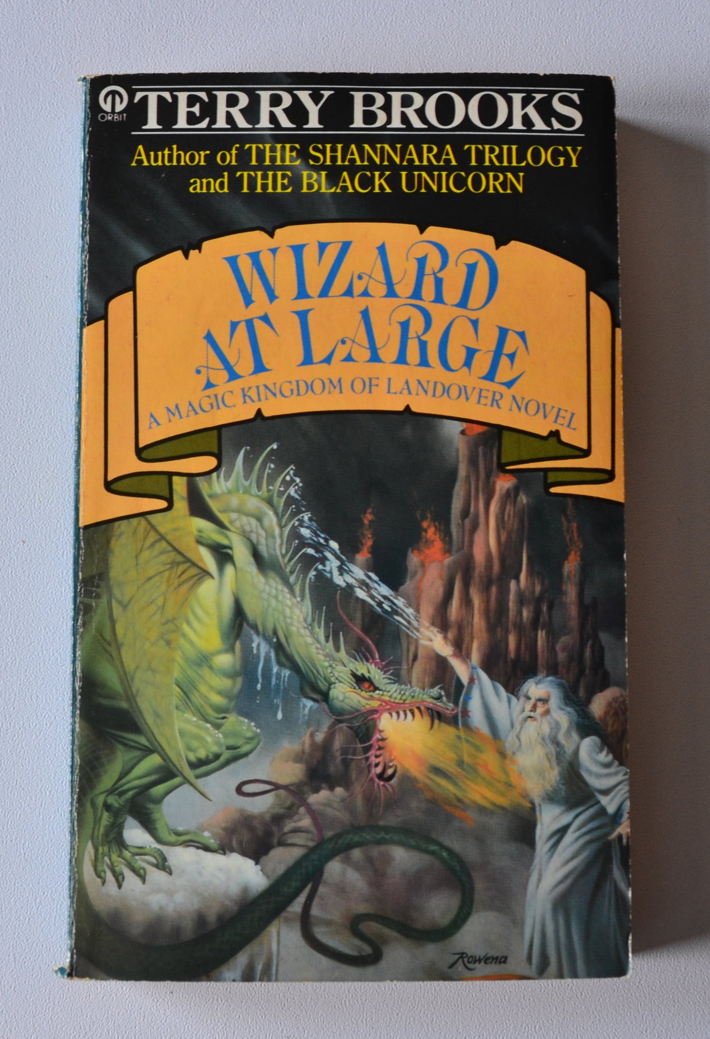 Wizard At Large - Magic Kingdom of Landover book 3
